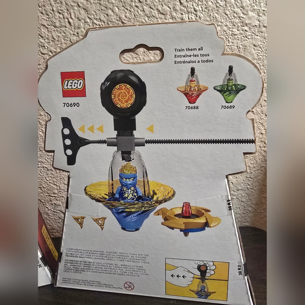 LEGO Ninjago Set - Red and Blue - Picture 6 of 7